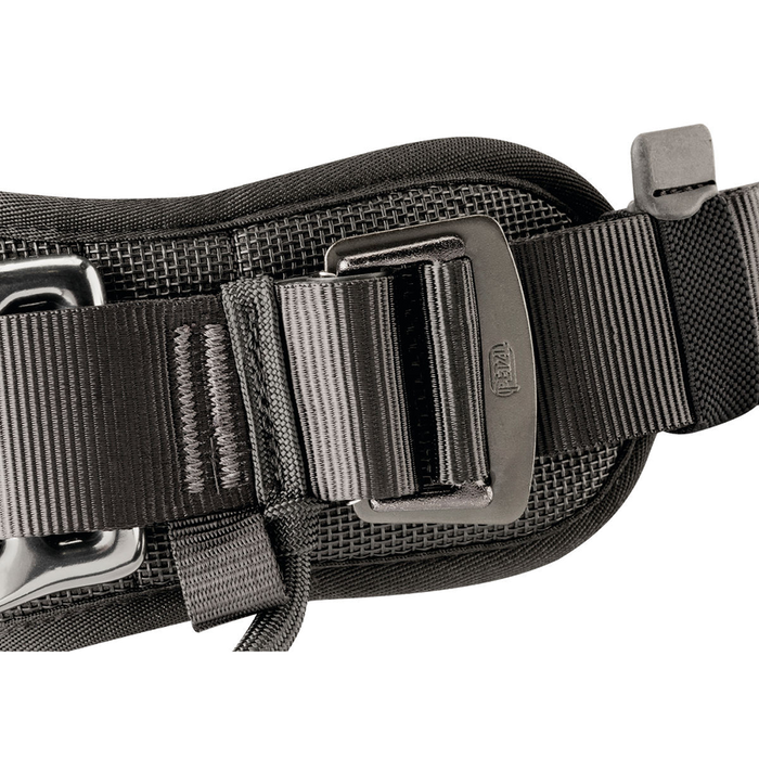 Petzl Avao Bod Fast EU Harness close up feature of the self-locking DOUBLEBACK
buckles that allow quick and
easy adjustment on the waist-belt and shoulder straps 